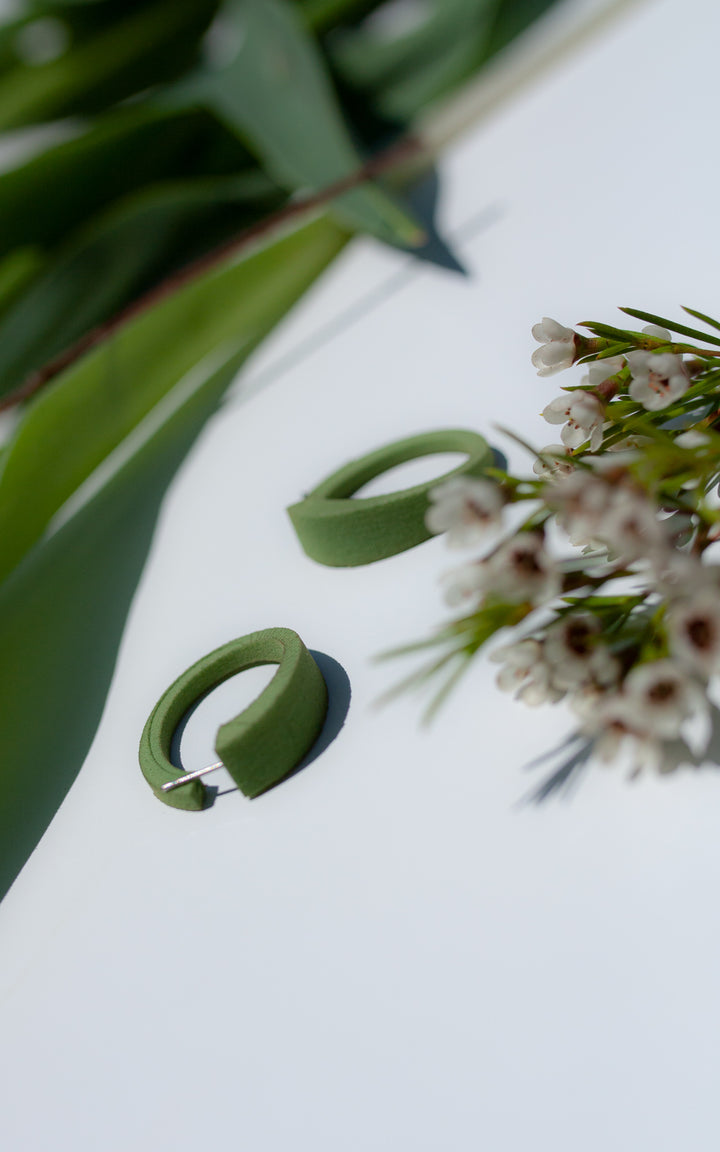 LITCHI C-shaped 3D earrings