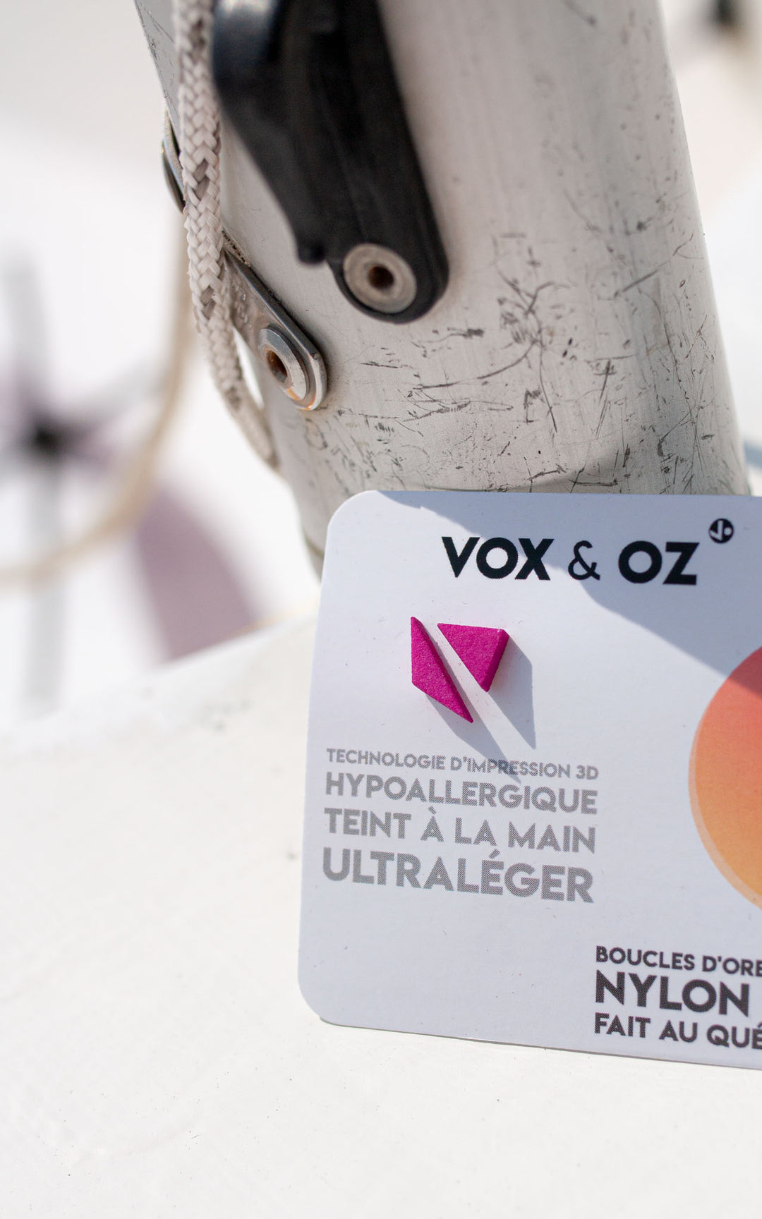 Puces d’oreilles triangles asymétriques Zig Zag – Ultralégères en nylon recyclé | Fait au Québec
