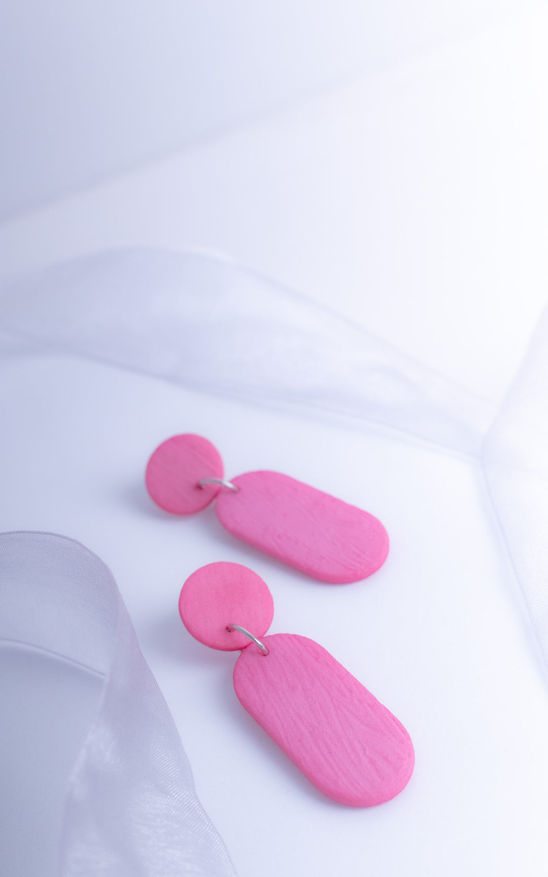 Boucles d’oreilles ultralégères rose vif en nylon recyclé imprimé 3D, design texturé et aérien, finition mate, Vox &amp; Oz