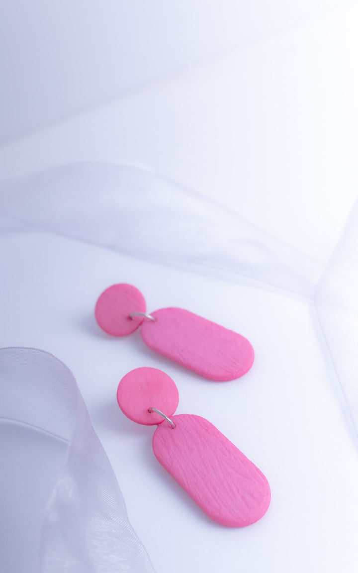Boucles d’oreilles ultralégères rose vif en nylon recyclé imprimé 3D, design texturé et aérien, finition mate, Vox &amp; Oz