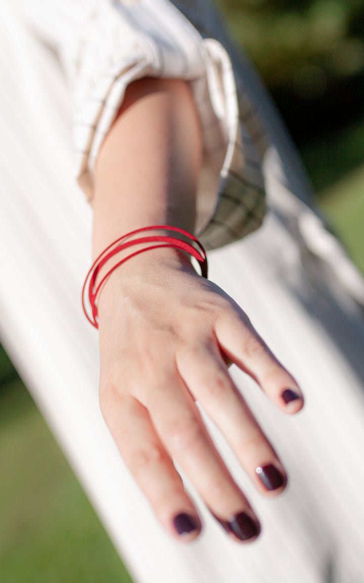 Bracelet LANCELOTrouge ecarlate porté au poignet d&