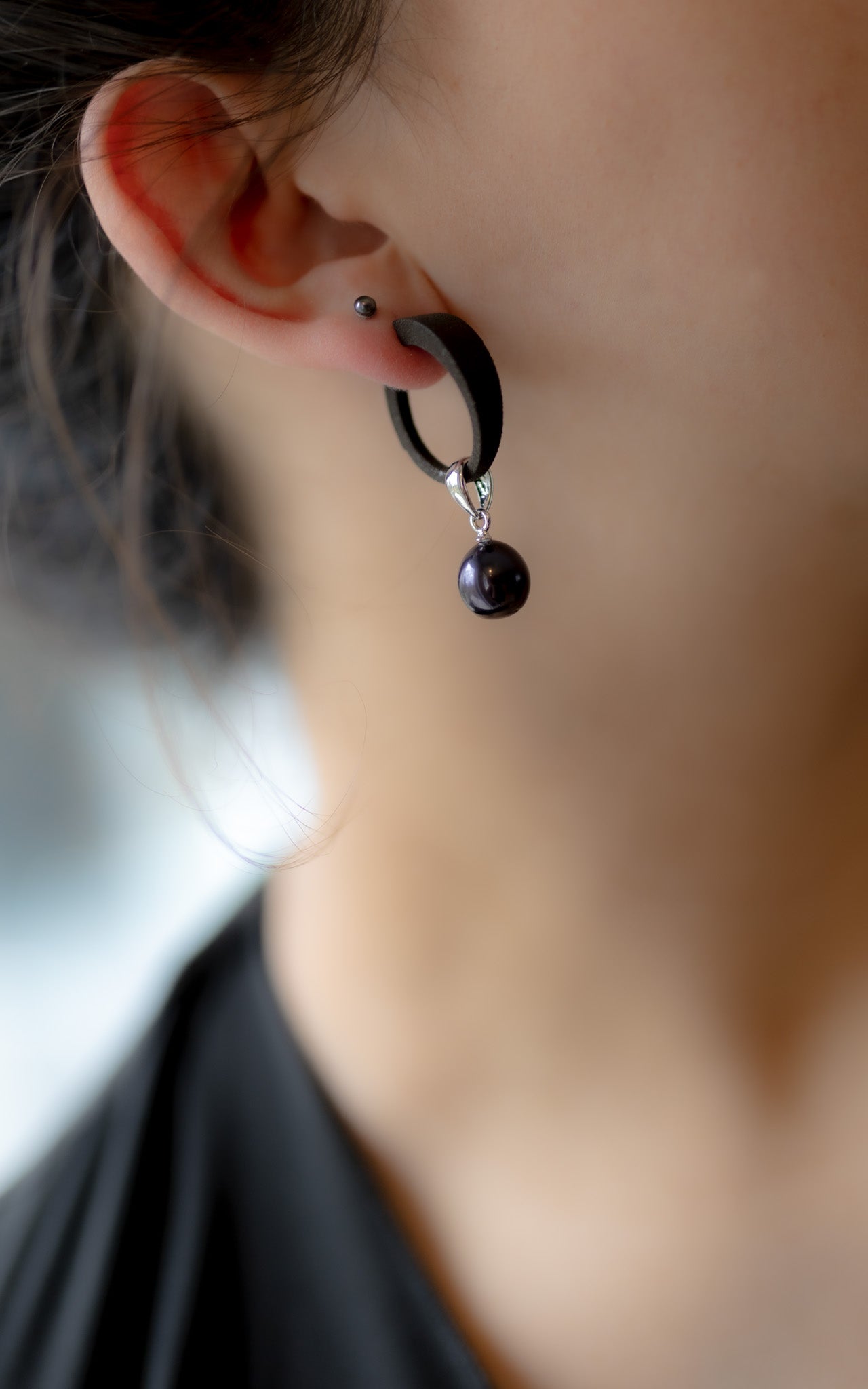 LITCHI earrings & charm beads