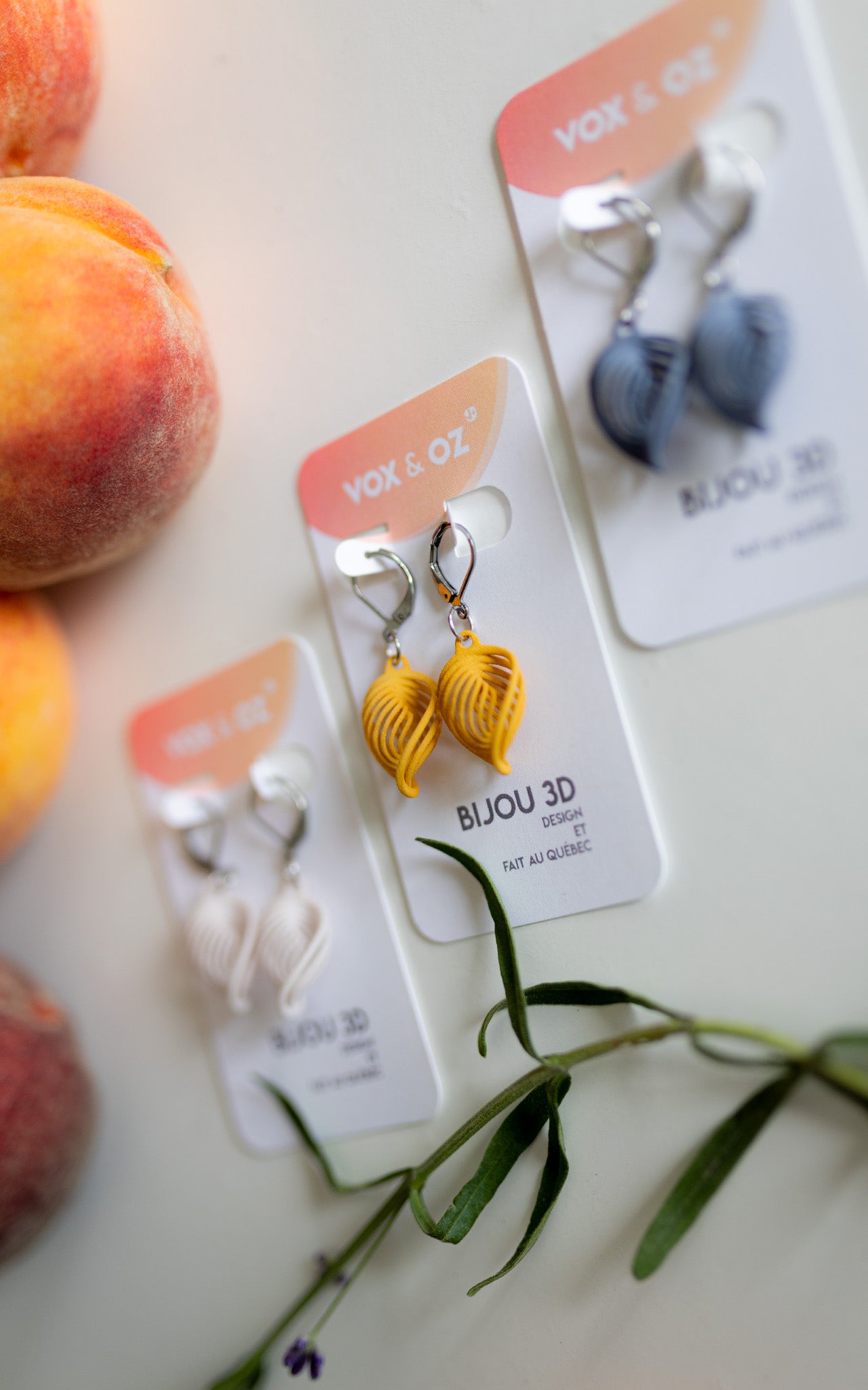 Les boucles d'oreilles NEBULA couleur mangue. Vox & Oz. 